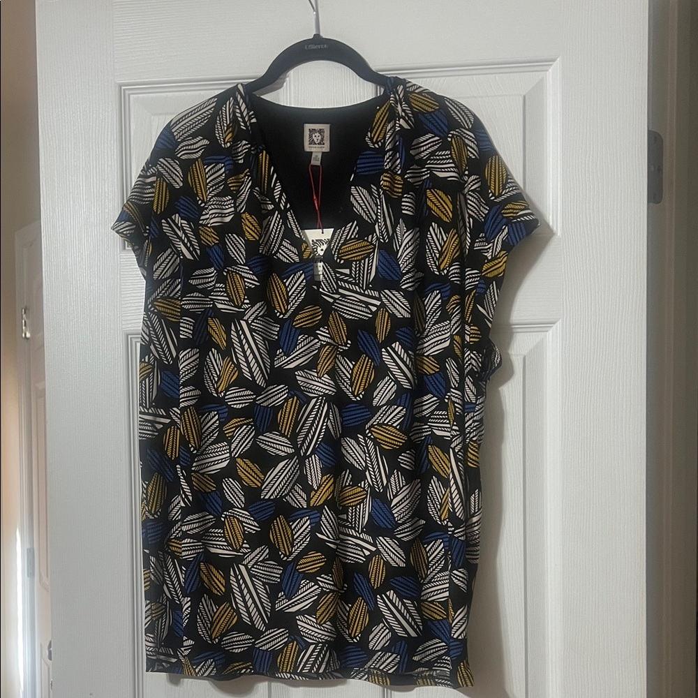 NWT ANNE KLEIN Women’s Printed V-Neck Top - Black with Blue & Gold Leaf Pattern